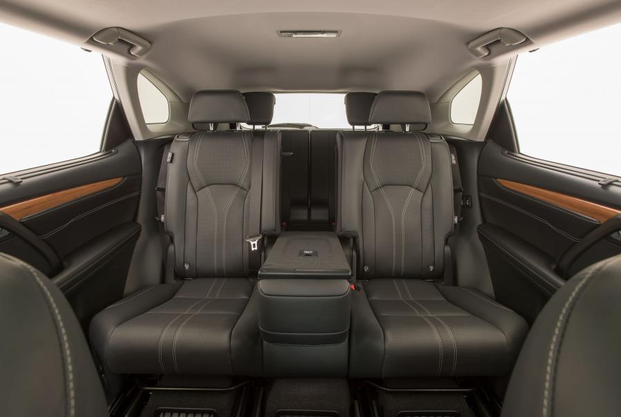 Интерьер Lexus RX450hL 2018 года  (AU) (фото 22 из 22)